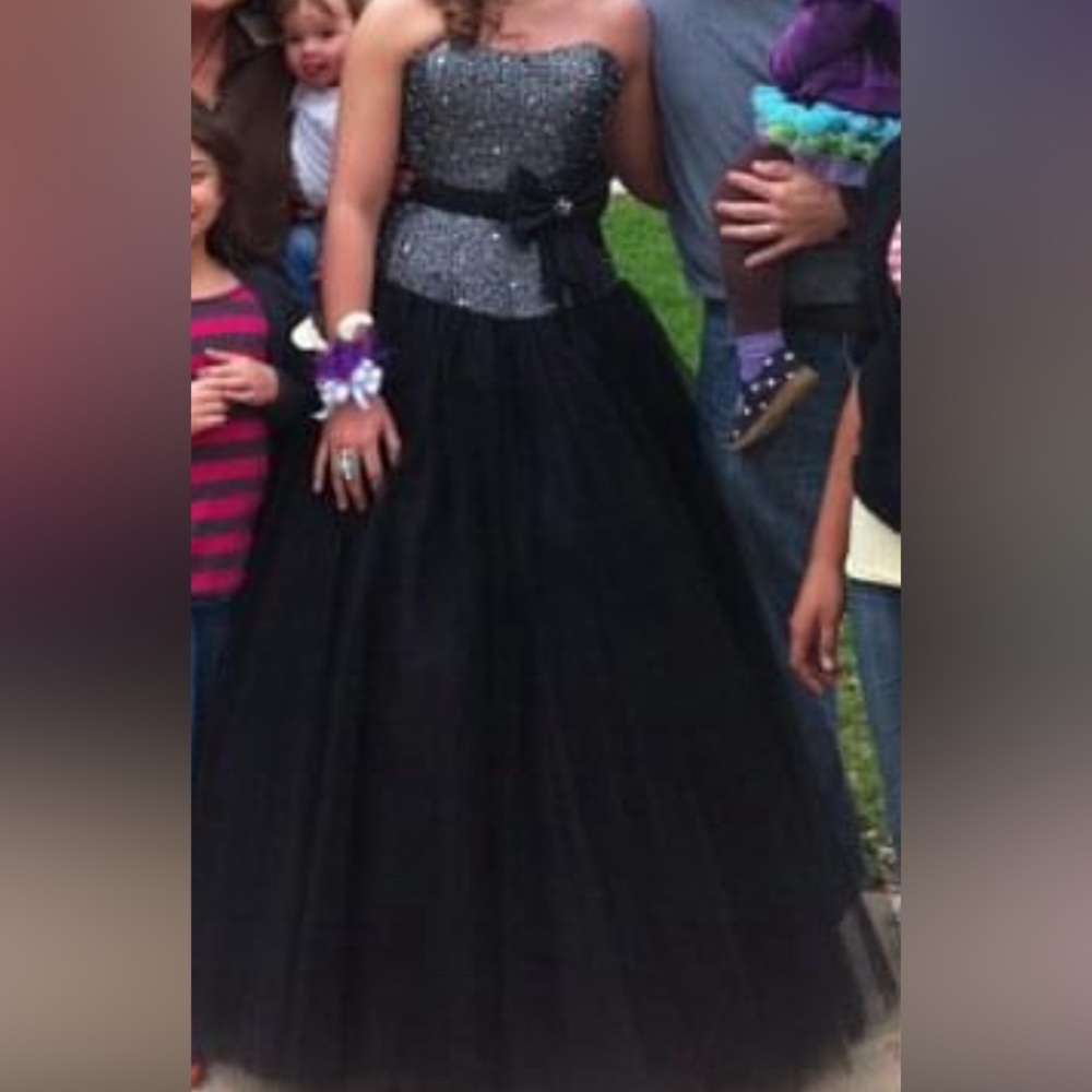 Sequined prom dress fits body size 12-14